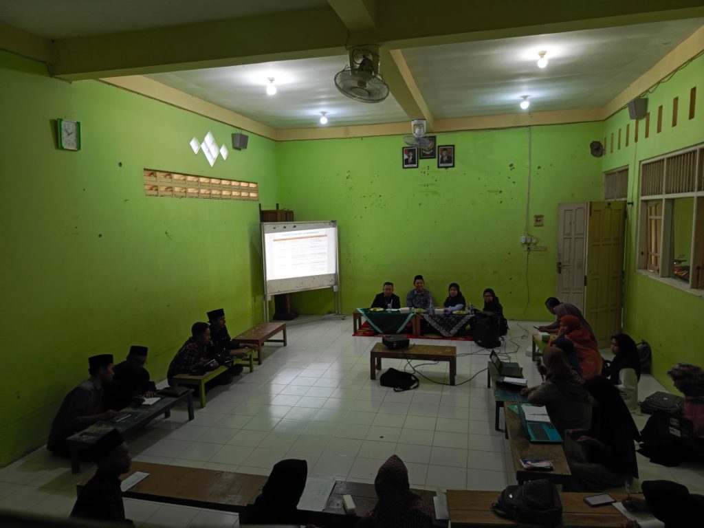 HMPSPAIPers - Thursday ( 14 September 2023) The HMPS PAI Bersholawat Committee held a final checking meeting. IAI Khozinatul Ulum students prayed for the HMPS PAI Anniversary. -7 in the IAI Khozinatul Ulum Blora Hall. This meeting was attended by Ahmad Saifulloh M, Pd. I as Deputy Chancellor I, Ahmad Saiful Rizal M, Pd. As Deputy Chancellor III,Arim Irsyadulloh Albin Jaya , M, Pd. As Dean of the Faculty of Tarbiyah and Teacher Training, siti Nurkayati M, pd. As Head of PAI Study Program, Artika Diannita , M. Pd.., M. He. As secretary of the Head of PAI StudyMPdogram, Cahya Amalia Chusna , M. Pd. As secretary of the Head of PGMI Study Program, Dyah Ayu Fitriana M,Pd as Chair of UPM and the entire HMPS PAI Committee Pray. Burhan as Chair of HMPS PAI said " The prayer event is our HMPS anniversary event, So he asked all the committees to need unity and hard work so that the sholawatan event could run smoothly. This event is an extraordinary event which certainly requires good performance, Extra work between the committee and HMPS PAI management requires good synergy in maximizing this activity. " In the same place, Khoirul Amri as chairman of the committee said " He is adamant that he will continue to make efforts to continue to schedule prayers, it is a form of love for His Majesty the Prophet Muhammad sallallahu alaihi wasallam. Apart from that, he hopes that the management and committee will make every activity that has been scheduled a success. We are trying to hold this agenda as an expression of our love for the Prophet Muhammad SAW in the hope that we will receive his intercession on the day of judgment.. With this we hope that all friends work together and work together,he concluded. Information : Yusron Ridho Nurfatoni