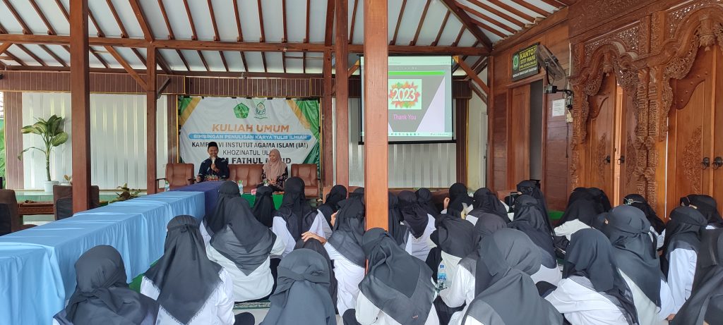 Dema Pers - Tuesday ( 24 October 2023) The leadership of IAI Khozinatul Ulum Blora held a visit to the Branch VI campus of IAI Khozinatul Ulum Blora which is located in Kasiman sub-district, Bojonegoro Regency, East Java. On this occasion was attended by Kh. Ahmad Zaky Fuad, S, Th.I,.M, Ag. As Chancellor of IAI Khozinatul Ulum, Ahmad Syaifulloh, M.Pd.I as Deputy Chancellor I, Muhammad NaSil,S, Sy.AgM, Ag. As Deputy Chancellor II, Siti Nurkayati M,Pd As Chair of the PAI Study Program, Muarofah S, Ag as head of Administration, Kh. Habiburahman as the caretaker of the Fathul Majid Islamic Boarding School, several lecturers and students of campus VI IAI Khozinatul Ulum. The purpose of the visit to the Branch VI Bojonegoro campus is known, for friendship by holding public lectures, scientific writing guidance for final semester students. On that occasion, Ahmad Syaifulloh M, Pd.I as Deputy Chancellor I explained about creating the title, research uses quantitative and qualitative methods, R&D ( Development) . After the presentation of the material is complete, The enthusiasm of the students was very active in the discussion. some of them even asked questions to the presenter. After that, students are expected to submit a research title. After following this, It is hoped that students will be able to prepare a thesis proposal in November and later in December, a Proposal seminar will be held. Information : Yusron Ridho Nurfatoni
