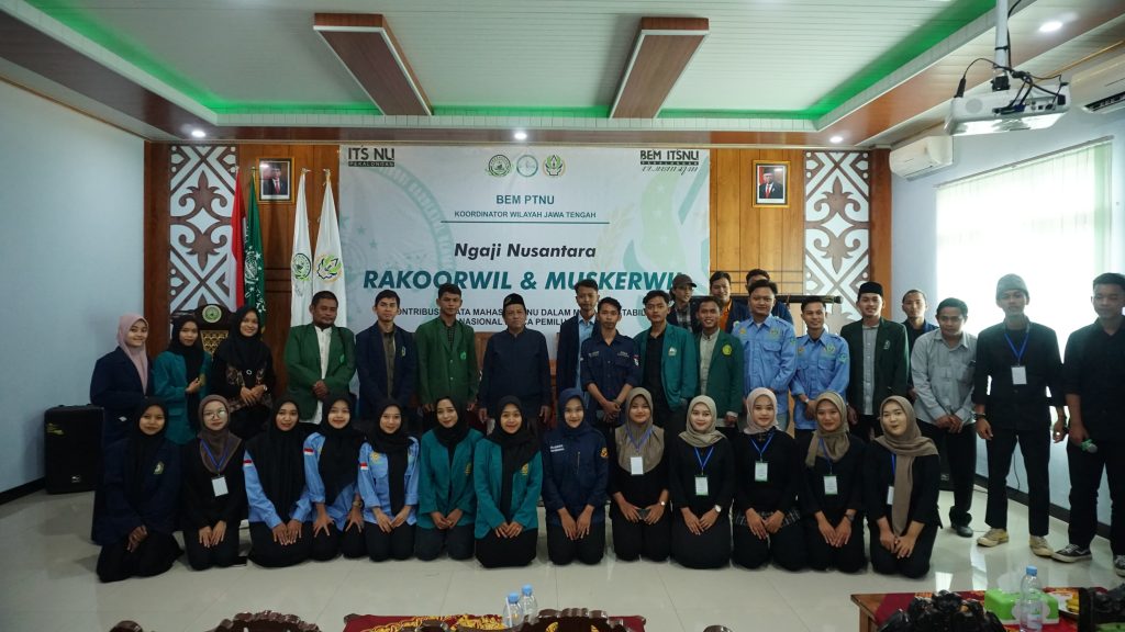 IAIKUPers- Sunday (25 February 2024) IAI Student Executive Council representative Khozinatul Ulum Blora attended the PTNU BEM Regional Coordination Meeting held at the ITSNU Pekalongan Campus. Hadir dalam kesempatan tersebut Presidium Nasional BEM PTNU Se-Nusantara Achmad Baha'ur Rifki, Pekalongan Police Binmas Head, All Central Java BEM Coordinator Management and PTNU Campus Delegates throughout Central Java. On this occasion, Presedium Nasional BEM PTNU Achmad Baha'ur Rifki mengajak Seluruh mahasiswa NU Se-Nusantara untuk ikut berkontribusi sebagai cooling System pasca pemilu. "The Democratic Party is over, let's reconcile the post-election estrangement. in this relatively hot period,NU students must take part in the cooling system in society". Rifqi said. Meanwhile Regional Coordinator of BEM PTNU Central Java, Muhammad Ikhsannurizqi expressed his gratitude to all BEM and DEMA administrators throughout Central Java who were present at the RAKORWIL event and that NU students, especially in Central Java, must become pioneers of the movement.. On the same occasion, Khumaidilah Irfan as President of DEMA STAI Brebes expressed his opinion regarding the post-general election for representatives from different choices, but we can't be hot. We must accept the results obtained from the people's vote. Because that is a normal thing in a democratic country,But don't let differences in choices make it easy for us to be pitted against each other or divided just because of a few interests. "Lastly, I hope that BEM PTNU Central Java will become a barometer of movement that is able to enter every line in guarding regional and national issues," he said." Information :Yusron Ridho Nurfatoni