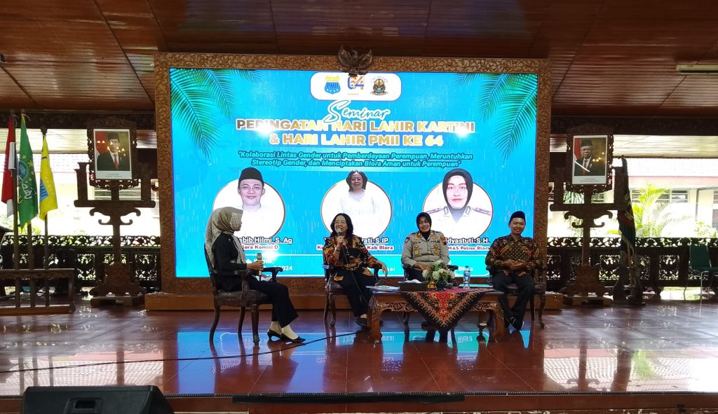 IAIKUPers- Thursday (25 April 2024), Representatives of the Dema IAI Khozinatul Ulum Blora Delegation attended a seminar commemorating the 64th Kartini and Harlah PMII Day at the Blora Regent's Hall. In his remarks, the Chairman of PC Kopri PMII Blora, S.muqhimatul Luluk would like to welcome and thank the audience for taking the time to attend this opportunity. Our aim in holding this seminar is none other than, wants to participate in advancing and empowering Indonesian women, In accordance with the theme we chose, it aims to empower women to create a safe Blora. I think this forum is suitable for all of us,berawal dari teman -teman atau Sahabat -sahabat'i yang memiliki keresahan di lingkungan desa khususnya yang mengakibatkan trauma bagi kaum perempuan.dengan kejadian itu memang perlu Kita bahas,to get directions from ladies and gentlemen, especially our seminar speakers on this occasion. Dalam acara seminar yang dipandu oleh sahabat'i Eka Fitri Sofianti selaku moderator, The three speakers conveyed several different topics. The seminar was opened by explaining the role of PMD in encouraging young women's empowerment by the Head of the Blora Regency Community and Village Empowerment Service, stated that women currently have many strategic roles and positions, At first it seemed impossible for women to do. This proves that women, when given the opportunity,able to improve the quality of life independently and able to become a driving force and motor of change (Agen Of Change). Mrs. Sasa Jaka Wahyudi (Head of Bhayangkari Blora Branch) said that it was based on the current situation and conditions in society, while the issue of violence against both men and women, The gap in women's economic access in decision making is still lagging behind that of men. However, on the other hand,There is a lot of evidence of the large role and contribution of women in contributing to development, It is hoped that female cadres can encourage each other, inspire and help each other. Now is the time for women to give their own color to the development of this nation, through roles and real work. Ahmad Saifulloh M,Pd.I,IAI lecturer Khozinatul Ulum Blora or Deputy Chancellor I, revealed that in Blora district a comfortable environment must be created for the female generation in particular. Considering that in the current era women are considered less focused on careers because of the family, on the other hand, women are said to be more emotional. Therefore, collaboration is very important for women's empowerment by involving various parties, including organizations, Government,Non-government,The private sector and civil society. thus collaboration allows access to richer resources including funds of knowledge, skills and networks. The presentation of the material by the three resource persons was responded very enthusiastically by the audience who came from both school and college students, It can be seen from them asking questions to the sources. Information:Yusron Ridho Nurfatoni