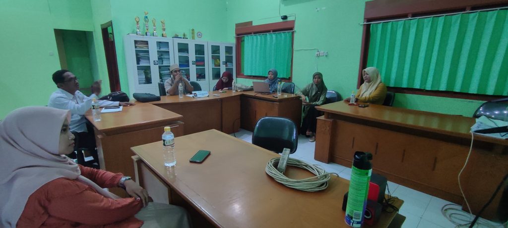 IAIKUPers-Your (29 April 2024) Dekan Fakultas Ilmu Tarbiyah Keguruan,Arim Irsyadulloh Albin Jaya M,Pd. together with the Head of Study Program and the Secretary of PAI Study Program,PGMI,PIAUD held a coordination meeting by bringing in Mr Sutarno from Kwarcab Blora, with the aim of holding a Basic Advanced Course (KMD) Scouting. Known together, that KMD is a special Basic Advanced course activity for Scouting, where this program is a course and training conducted by the Tarbiyah Faculty for students as prospective Scout leaders, who will later be assigned or get assignments in school agencies where they will later serve, such as in elementary school,middle and high school, because it is one of the requirements to become a Scoutmaster, each Gudep (Front Group) Educational institutions must have at least a Basic Advanced Scout Course certificate. Dean of the Faculty of Teacher Training and Education,Arim Irsyadulloh Albin Jaya M,Pd. said we are from the Faculty of Teacher Training and Education (FTIK) IAI Khozinatul Ulum Blora is mandatory for all semester students 6 to take part in Basic Advanced scouting activities, remembering from Kwarcab himself,will not hold KMD at the sub-district level,because at the sub-district level or KWARAN it only organizes KML (Advanced Advanced Course).and now the Basic Advanced course (KMD) only conceptualized to be held by higher education units only. Through this coordination meeting, We discussed the preparation and concept of Basic Advanced course activities (KMD) which will be implemented starting tomorrow 11 Mei -27 June 2024, with a different concept from the previous year. Remembering last year's Basic Advanced Course (KMD) held over a period of time 7 days starting Monday-Friday as material,starting from the morning at 07.00 until 17.00 afternoon. Then on Saturday, it's full from morning to Sunday afternoon with camping activities,but this year we made a new scheme, where we have proposed this camp,and poked again by Kwarcab so that this activity does not have to be carried out in full 7 day,but it can be carried out once every week, that is, we will schedule it every Friday starting at 13.00 until 17.00. During several important meetings it can be fulfilled 70 Class hours have been standardized by Kwarcab. Likewise, this is to make it easier for fellow students who,already have a job or daily activities, so if permission lasts for one week it is usually difficult,therefore we made a breakthrough which is the Basic Advanced Course (KMD) can be held every Friday of one week,This is to reduce the costs of special activities. More information from the Basic Advanced Course activities (KMD) This, We do not only open Tarbiyah Faculty students only, but also opens courses for other faculties , such as the Faculty of Islamic Business Economics (FEBI) and the Ushuluddin Faculty from internal IAI Khozinatul Ulum Blora. Not only that, we are also not closing,if there are external registrants,both from other higher education institutions who want to join to take part in Basic Advanced Course activities (KMD) at the Faculty of Teacher Training and Education (FTIK) IAI Khozinatul Ulum or those who are already teachers in theFTIKespective educational institutions,we invite. So therefore ,We invite all student friends from the IAI Khozinatul Ulum Blora agency or from outside the IAI Khozinatul Ulum area, remembering this applies to the general public,for those who want to take the Basic Advanced Course (KMD),We are opening as wide as possible to register with accommodation costs that have been determined at the meeting. Which we will later share via pamphlet. It is hoped that Basic Advanced Course activities will be held (KMD) the,so that students have skills in scouting activities, so that it is appropriate and appropriate to prove that they have experience and show a certificate that the students are taking the Basic Advanced Course (KMD),then it is declared that they are worthy of being a supervisor in each Front Cluster (GUDEP) in KMDcational institutions. Information: Yusron Ridho Nurfatoni