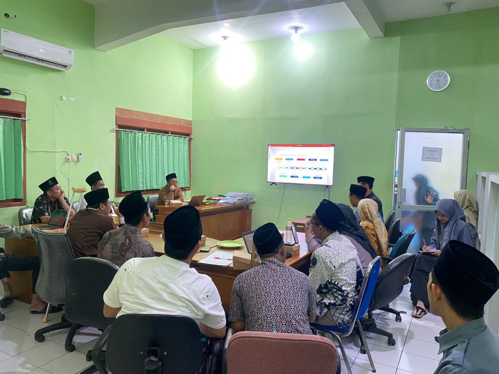 IAIKUPers- Head of LPPM IAI Khozinatul Ulum Blora held the Annual KKN Preparatory Meeting 2024, as one of the agendas in order to carry out duties and roles, especially related to community service. Activities held on Monday,13 June 2024 This was attended by the Rectorate,Dean of Faculty,Head of Administration Subdivision and Field Supervisor. The event was held in the leadership room,discussing technical explanations and what things must be prepared regarding the implementation of the Real Work Lecture which will be held on Thursday,4 July 2024-29 August 2024 coming. Head of LPPM,Zaimul Asror,S.Th.I, M,Ag. Conveying that this Preparatory Meeting is important to provide an overview to the Field Supervisors (DPL) in carrying out their duties while the KKN is taking place. "DPL is expected to be able to provide clear direction and guidance to students so they can carry out optimal work programs," he stressed. Students who will take part in Real Work Lecture activities (KKN) school year 2024 a number of approx 160 Student, will later be divided into 10 groups. All these groups will be distributed in 2 District and 10 Villages with location divisions as follows. 1). Randublatung District ( Bodeh Village,Heard ,Date,Temulus ,Tlogotuwung ,Oranges and Bekutuk) 2).Jati District ( Gempol Village,Jegong Village and Kepoh Village). Remembering the village we chose as the location for thKKNeal Work Study (KKN) classified as poor village data from BAPPEDA, it is hoped that students can create programs that can help the community, such as house renovation/latrine programs in villages where KKN is located., hold barber training,screen printing or other training according to the skills possessed. Through the annual KKN Preparatory Meeting 2024 This,Field Supervisor Lecturers (DPL) admitted that he was very enthusiastic and happy with the material presentation and technical explanation of the impS.Th.IatMon of KKN delivered by Zaimul Asror,S.Th.I, M,Ag. as Chair of LPPM because it can be used as spirit or enthusiasm DPLcarrying out duties. Field Supervisors (DPL) become more enthusiastic and have hope regarding the KKN work program which will be designed together with their student guidance to design and implement community service programs that are truly beneficial and sustainable. Information: Yusron Ridho Nurfatoni