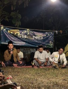 IAIKUPers- Kamis ( 1 Juli 2024) Kalangan Mahasiswa dari berbagai kampus Perguruan Tinggi Agama Islam bersama BEM PTNU Jateng menggelar kegiatan sarasehan di Puncak Serut Desa Singonegoro, Kecamatan Jiken, Kabupaten Blora sebagai ajang silaturahmi.    Sangat menarik dari kegiatan itu dilaksanakan pada malam hari berada di puncak bukit serut lebih bisa merasakan harmoni suara alam, Alunan musik, jangkrik dan keindahan pemandangan lampu-lampu jauh terlihat istimewa.
   Ketua panitia,Moh.Syafii dalam membuat acara ini bermaksud untuk kegiatan silaturahmi serta bertukar pikiran,Harapannya kegiatan seperti ini bisa terus di agendakan.
   Antusias peserta Blora the explorer dan silaturahmi wilayah ini sangat terhibur dengan performance OSBAND yang di tampilkan oleh Rekan dan Rekanita IPNU- IPPNU Pati.Bahkan dari peserta ada yang request lagu, menyumbang lagu dan bergoyang.
   Dengan segala keindahan dan fasilitas yang ditawarkan, tidak heran jika Bukit Serut menjadi salah satu destinasi wisata yang populer di Kabupaten Blora. Wisatawan dapat menikmati keindahan alam, beraktivitas, dan bersantai sambil bertukar  pikiran di tengah suasana yang damai dan menenangkan.
   Acara sarasehan ini diselenggarakan sesuai dengan visi mempererat tali silaturahmi, tetap jaga imunitas dan saling bertukar pikiran.

Pawarta: Yusron Ridho Nurfatoni 

    